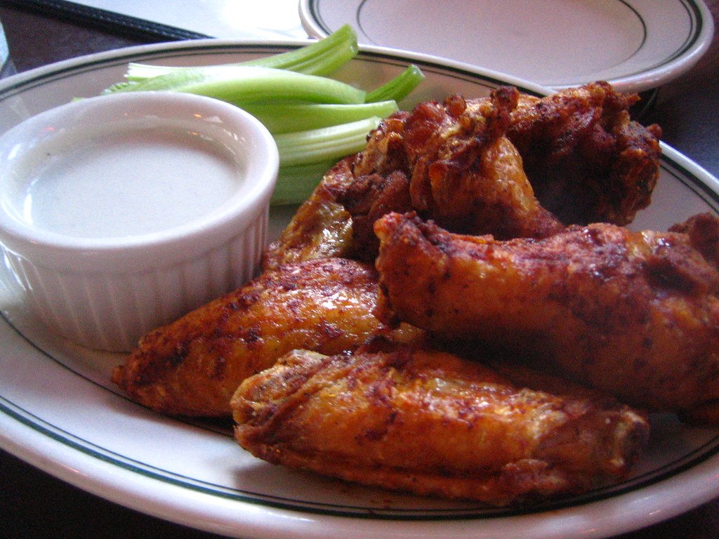 Wings de frango com molho buffalo caseiro