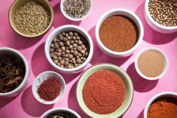 Sal de pimenta caseiro: tempero pronto pra presentear
